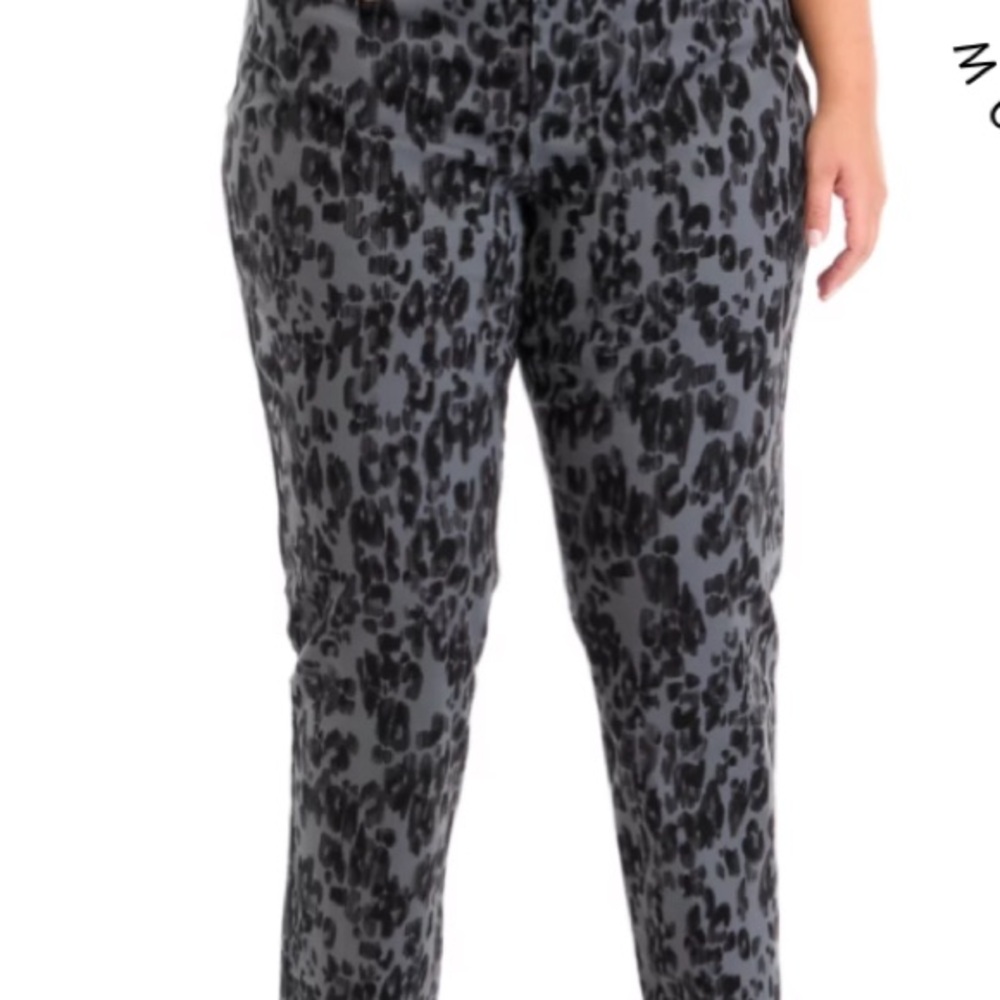 New! Gloria Vanderbilt Black and Gray Leopard Print Pants. Gorgeous! Size 22W